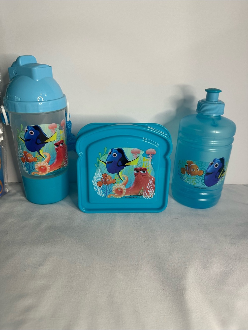 Disney Finding Dory Blue Stationery Set with Aqua Snack Box and Bottle - Picture 5 of 5